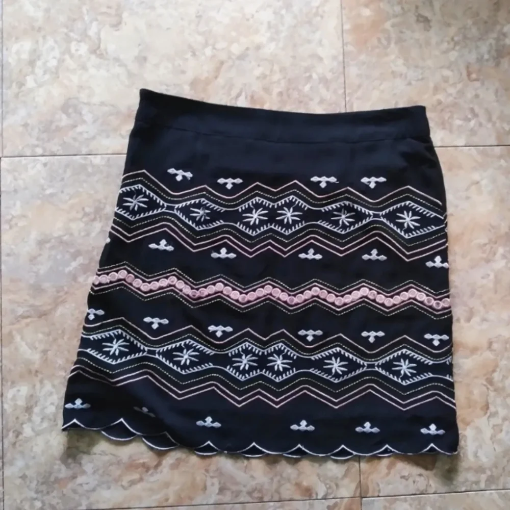 Harper Embellished Black mini skirt, size Medium